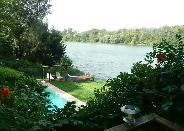 Garonnella Bed & Breakfast 4*